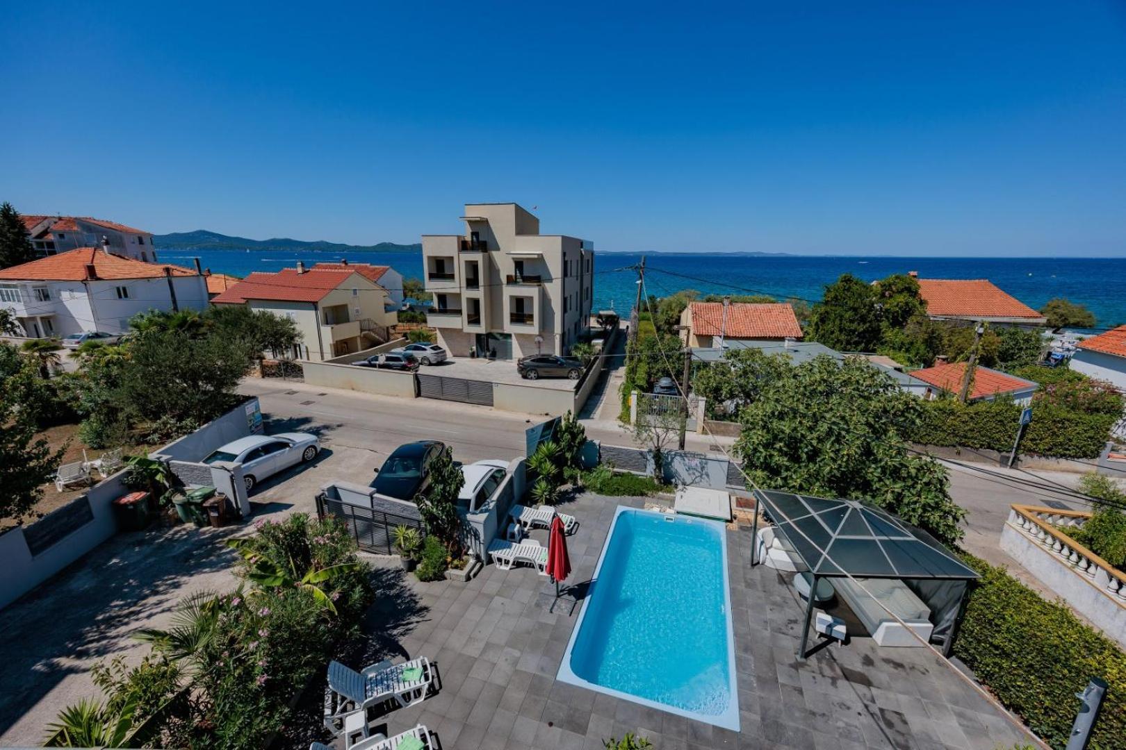 Crowonder Lucky Holiday House With Pool And Patio 30 Meters From The Beach Задар Экстерьер фото