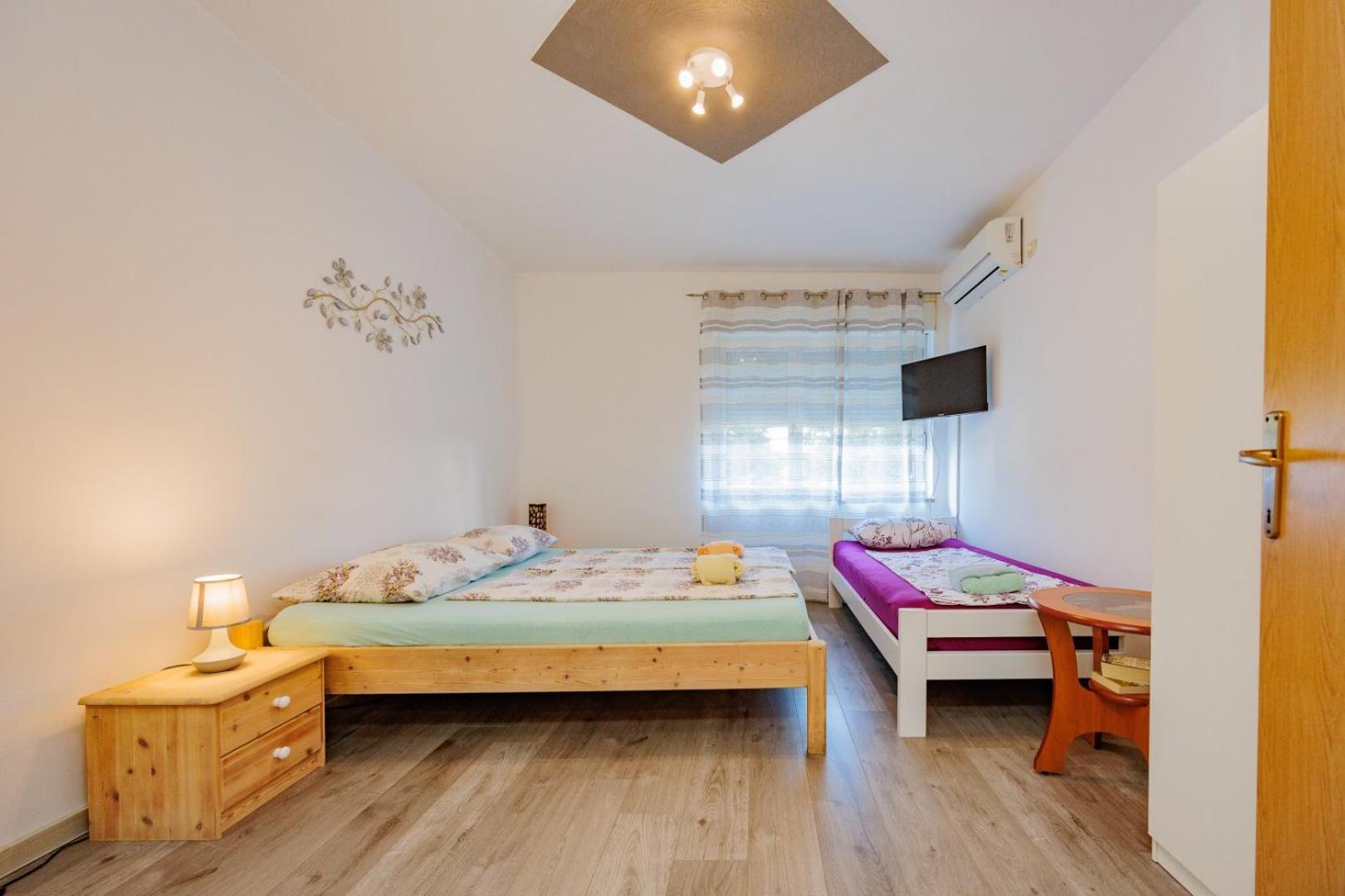Crowonder Lucky Holiday House With Pool And Patio 30 Meters From The Beach Задар Экстерьер фото
