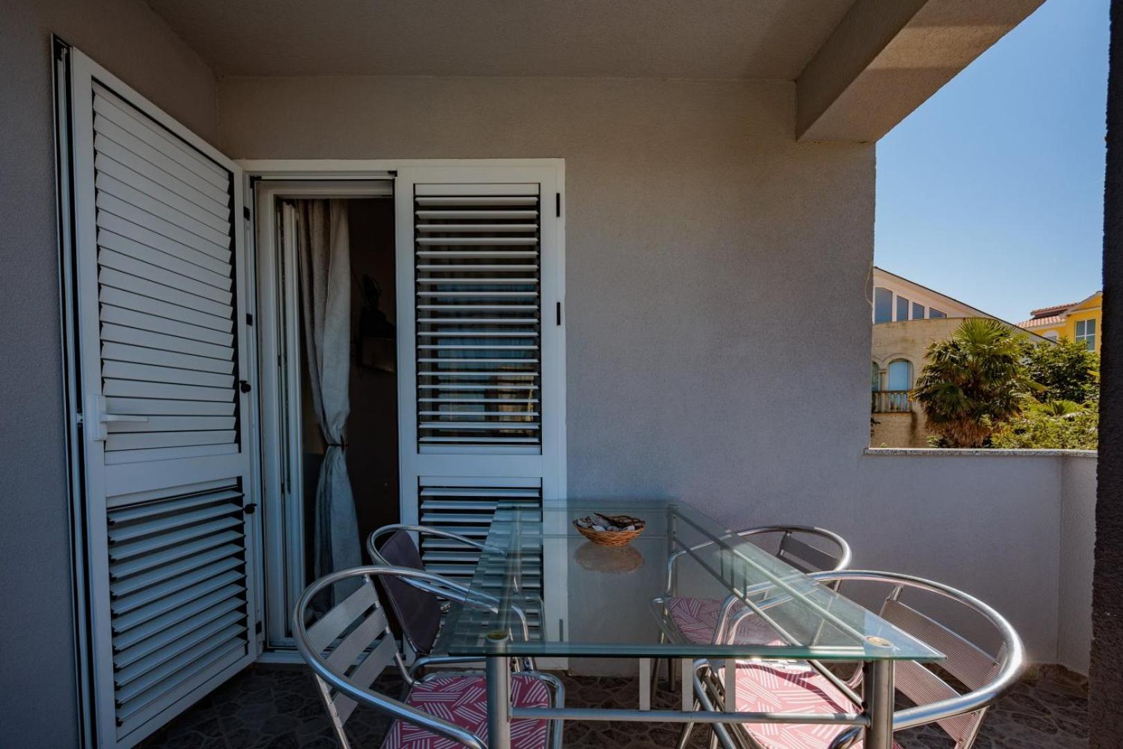 Crowonder Lucky Holiday House With Pool And Patio 30 Meters From The Beach Задар Экстерьер фото