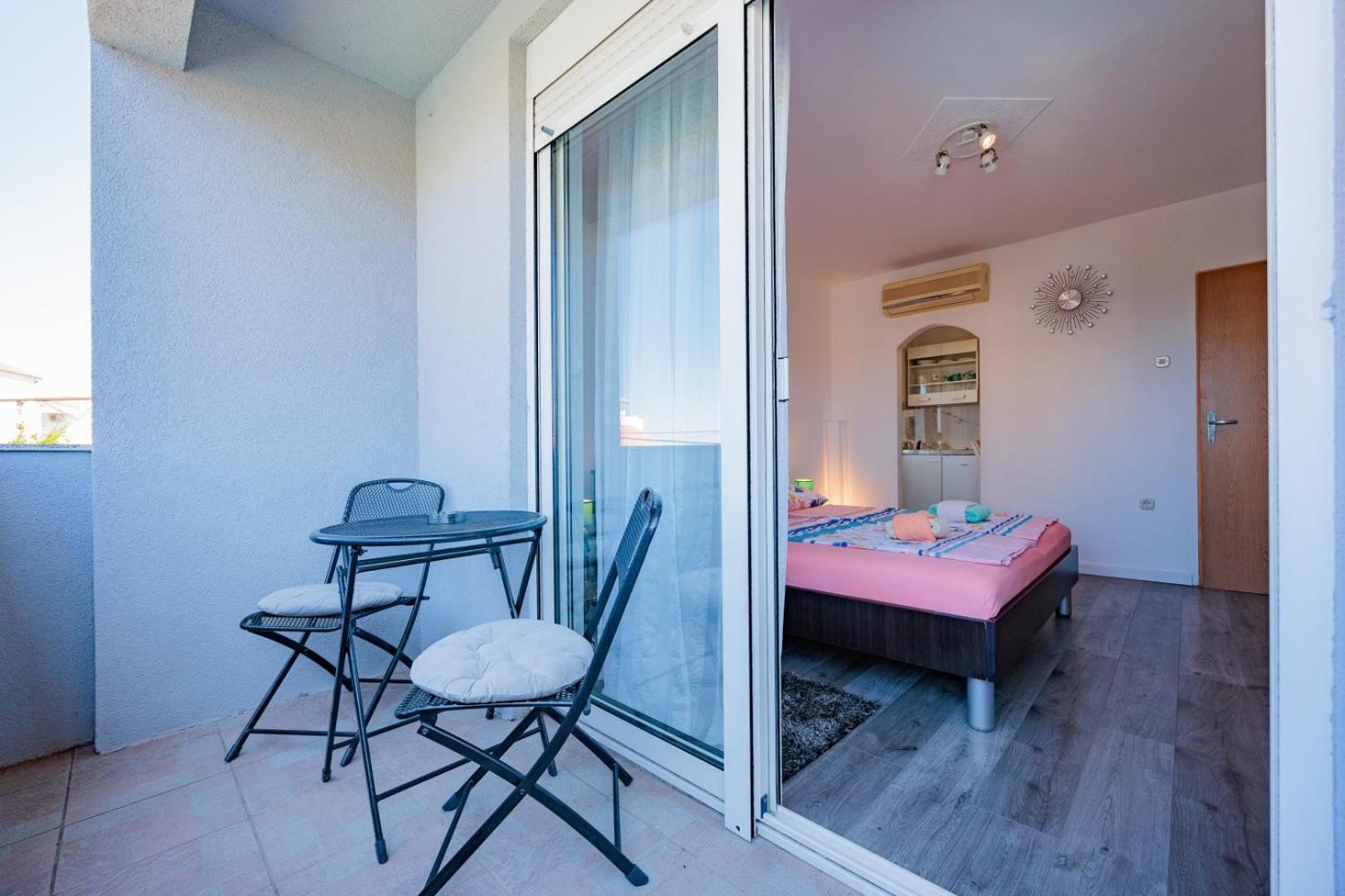 Crowonder Lucky Holiday House With Pool And Patio 30 Meters From The Beach Задар Экстерьер фото
