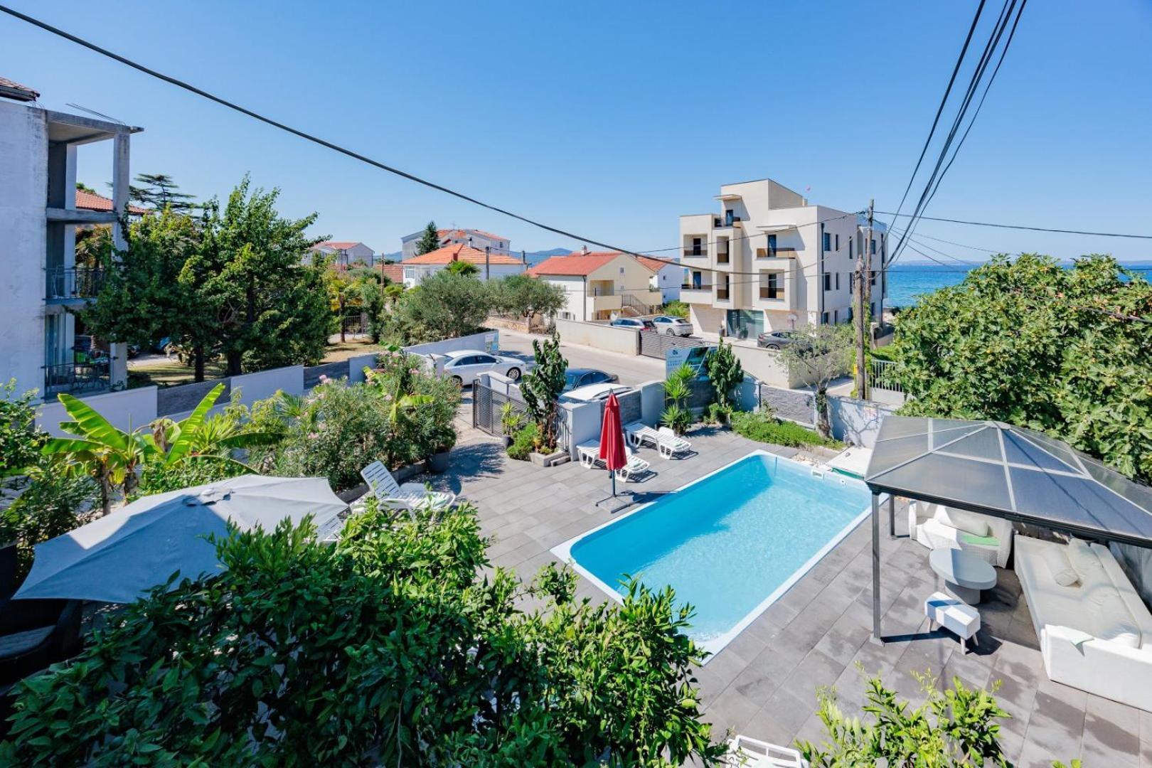 Crowonder Lucky Holiday House With Pool And Patio 30 Meters From The Beach Задар Экстерьер фото